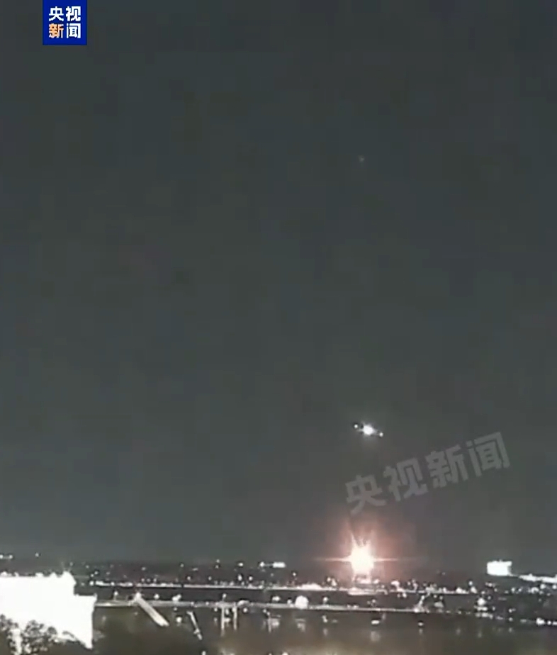 谈球吧体育app下载央视：美国撞机事故中有两名中国公民遇难